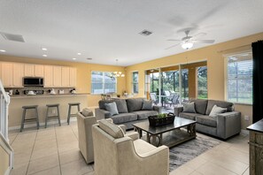 8 bedrooms - Veranda Home 8br 6 En-suites Lake View Pool SPA (Kissimmee)