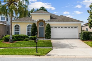 Exterior - South Facing Pool 4 Bedroom 3 Bath Villa (Kissimmee)