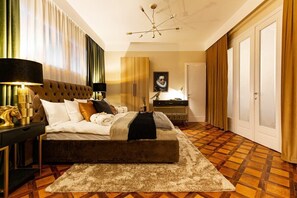 4 bedrooms, iron/ironing board, WiFi, bed sheets - Qult • The Renaissance Affair (București)