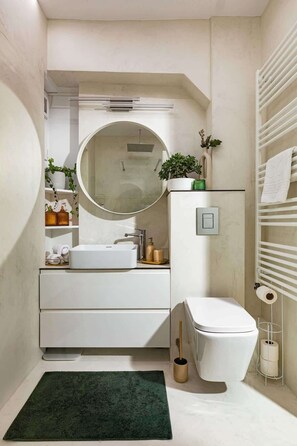 Dusche, Haartrockner, Handtücher