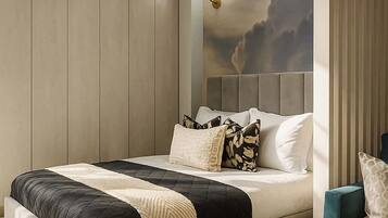 1 bedroom, desk, iron/ironing board, WiFi