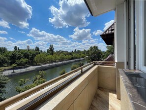 Property grounds - Qult • Golden Nest Su (București)