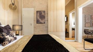 2 bedrooms, desk, iron/ironing board, WiFi