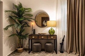 Interior - Qult • Jumanji (București)