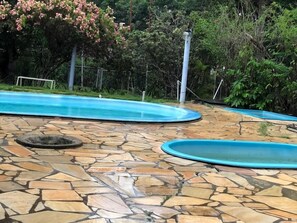 2 outdoor pools