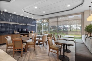 매일 뷔페 무료 아침 식사 포함