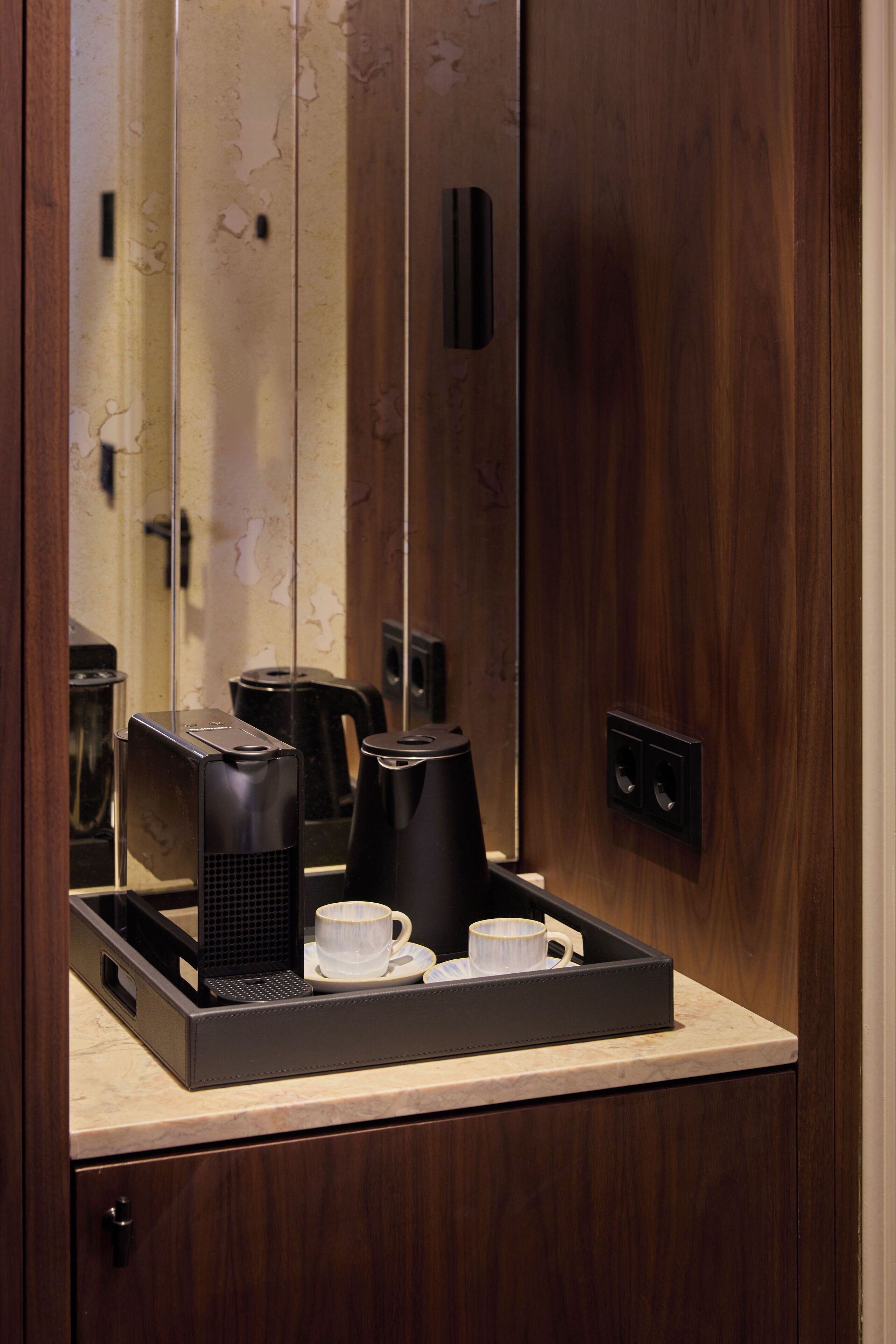 Chambre Deluxe, 1 très grand lit (Azulejos) | Coffre-fort pour ordinateur portable, rideaux d’obscurcissement