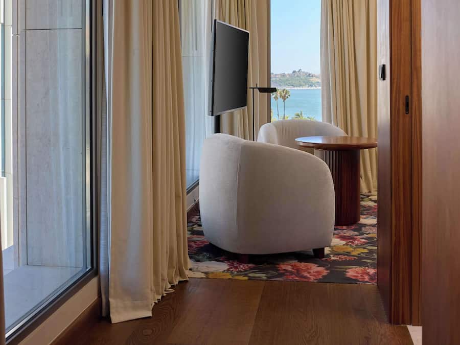 Room, 1 Katil Raja (King), Corner | Peti besi dalam bilik, langsir/tirai gelap terus, kalis bunyi