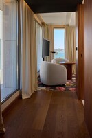Quarto, 1 cama King, no canto | Cofres nos quartos, cortinas blackout, quartos à prova de som