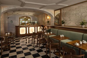 Bar (in der Unterkunft)