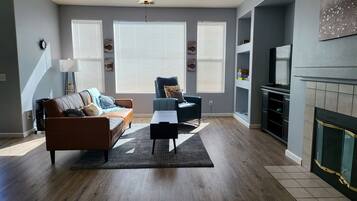 Smart TV, fireplace