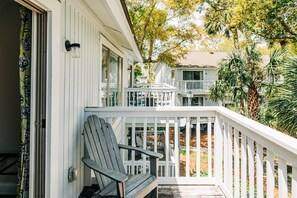 Property grounds - 2bd/2bath villa with pool and walkable to the beach (Isle of Palms)