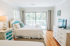 2 bedrooms, iron/ironing board, travel crib, free WiFi - 2bd/2bath villa with pool and walkable to the beach (Isle of Palms)