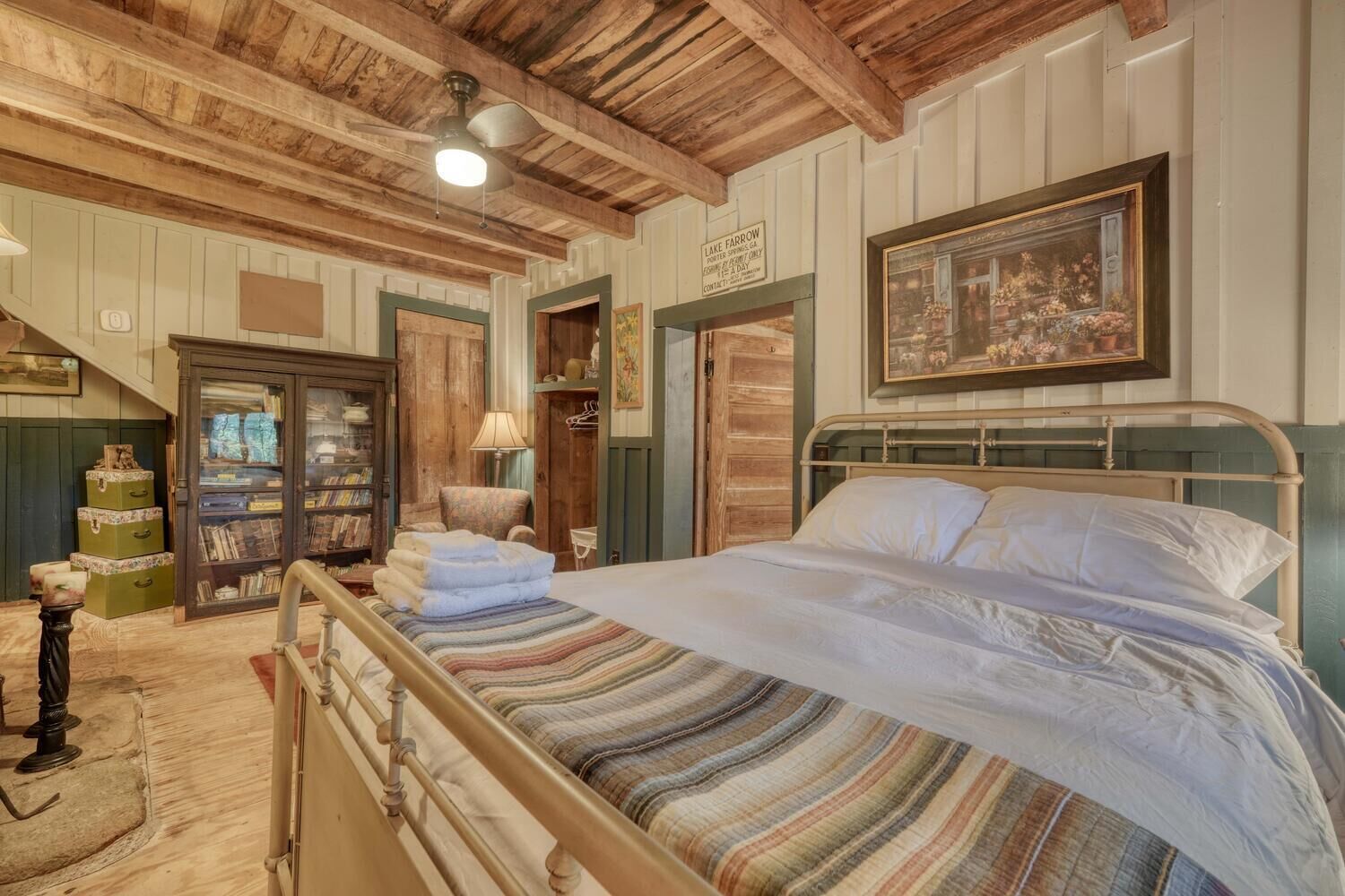 3 bedrooms, iron/ironing board, free WiFi, bed sheets
