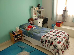 4 quartos, ferros/tábuas de passar roupa, Wi-Fi, roupa de cama