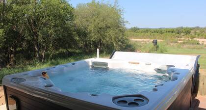 River Views and Relaxation!
Newly remodeled & ready for your family
Pet friendly