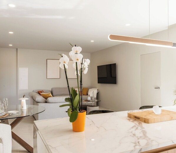 TV - 1 room garden view | Villa 3 (Pigeon-Pea Hill)