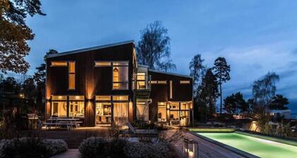 Internationell Stil Villa med Pool & Havsutsikt