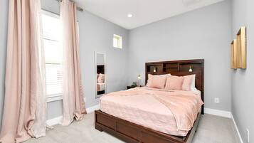 4 bedrooms, iron/ironing board, travel crib, free WiFi