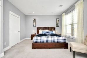 4 bedrooms, iron/ironing board, travel cot, free WiFi - Rammies Exquisite 4BR in Katy (katy)