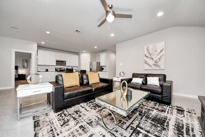 Smart TV - Rammies Exquisite 4BR in Katy (katy)