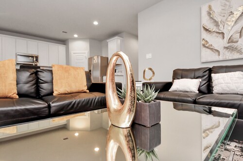 Rammies Exquisite 4BR in Katy