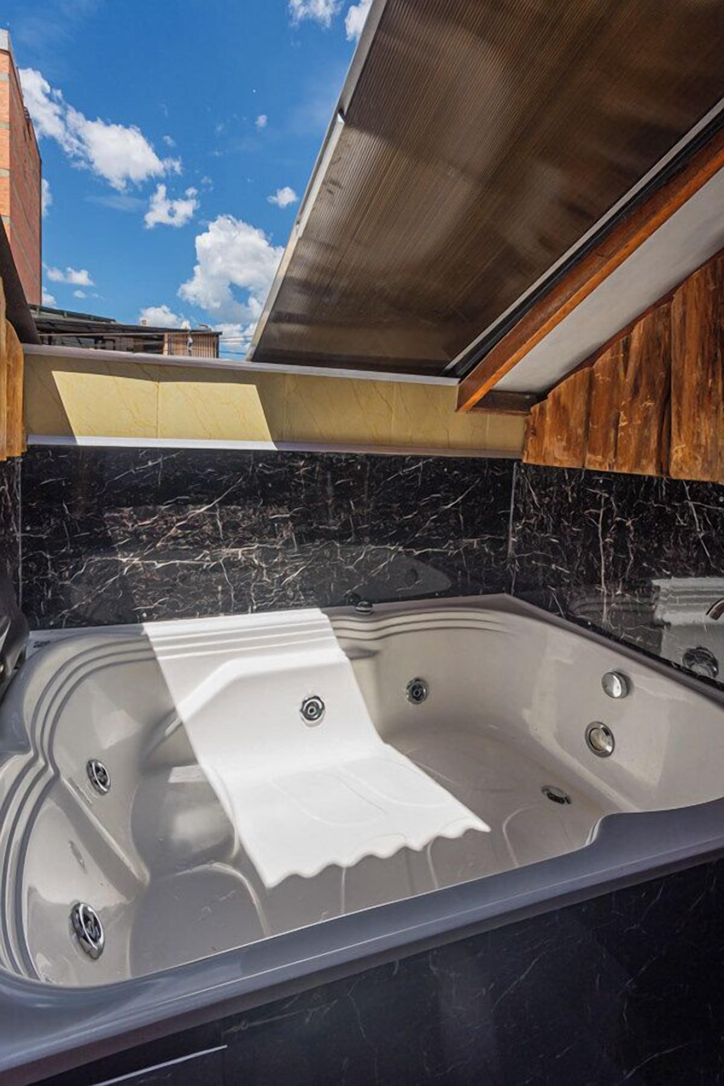 Deluxe Quadruple Room | Private spa tub