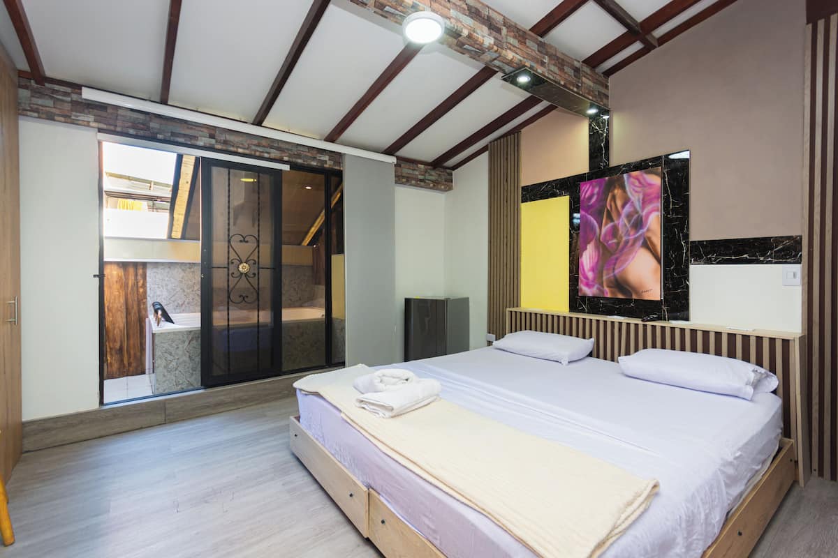 Superior Triple Room | 1 bedroom, desk, free WiFi, bed sheets