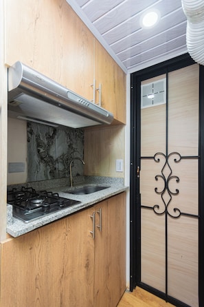 Standard-Dreibettzimmer | Eigene Küche | Kühlschrank, Geschirrspüler