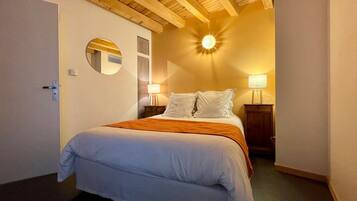 2 chambres, fer et planche à repasser, Wi-Fi, draps fournis