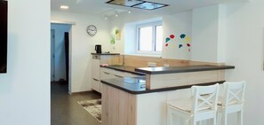 Micro-ondes, four, plaque de cuisson, lave-vaisselle
