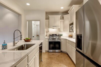 The Woodbriar, close to Hard Rock Casino, downtown Tulsa/BOK + patio w/fire pit