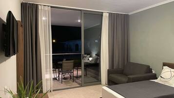 Superior Double Room SIngle Beds | Laptop workspace, soundproofing, free WiFi, bed sheets