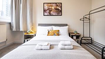 4 bedrooms, travel crib, WiFi, bed sheets