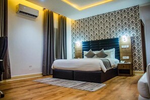 Egyptian cotton sheets, premium bedding, pillow-top beds, desk