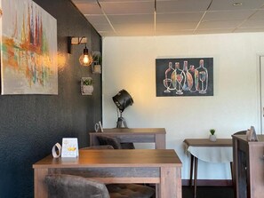 Tägliches Frühstücksbuffet gegen Gebühr