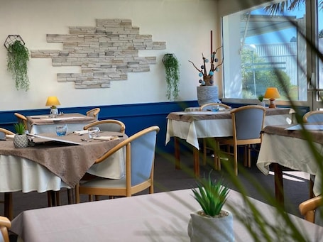 Daily buffet breakfast for a fee. Hôtel Fontaine Morlaix
