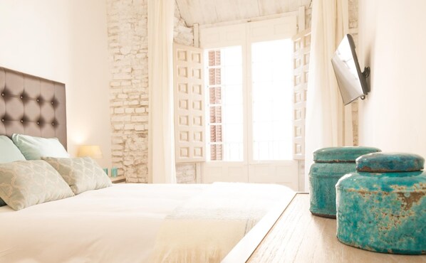 1 bedroom, iron/ironing board, internet, bed sheets