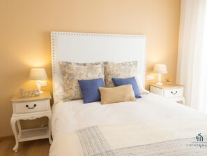 2 bedrooms, iron/ironing board, internet, bed sheets