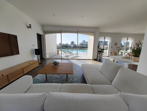 TV - La Lumineuse - Contemporary villa (Flayosc)
