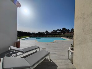 Piscina all'aperto, una piscina riscaldata