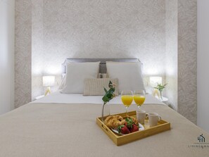 2 bedrooms, iron/ironing board, internet, bed sheets