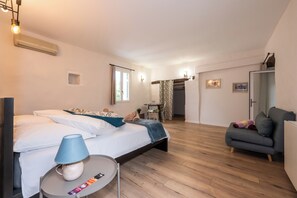 1 bedroom, free WiFi, bed sheets