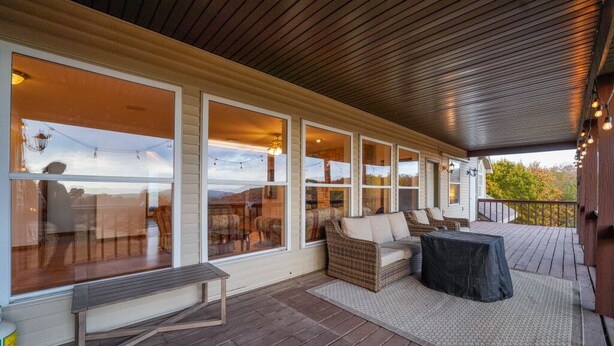 Unclassified image, 1 of 30, button - Mountain Meadows Retreat - A Romantic Escape Overlooking the Ozark Mountains (Reeds Spring)
