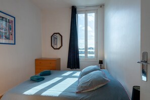 1 soverom, strykejern/-brett, wi-fi (inkludert) og sengetøy