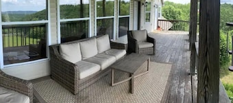Hummingbird Suite - Your Relaxing Ozark Getaway