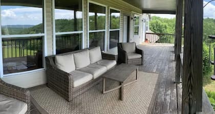 Hummingbird Suite - Your Relaxing Ozark Getaway