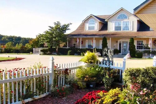 Hummingbird Suite - Your Relaxing Ozark Getaway