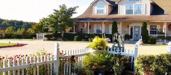 Hummingbird Suite - Your Relaxing Ozark Getaway