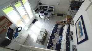 TV, books - Maison de Vacances Avec Piscine (Saint-Jean-de-Monts)